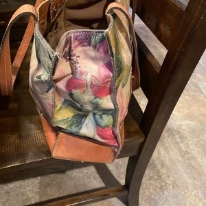 Patricia nash purse, flower pattern with caramel brown color. Italian leather.